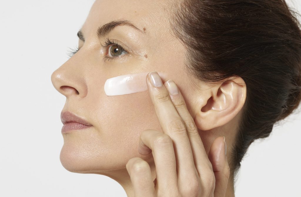 Czy skóra przyzwyczaja się do kremu? Pytamy ekspertkę z laboratoriów L’Oréal Paris